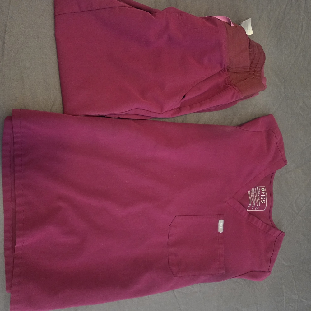 Figs Womans Scrub Set in Fuchsia
